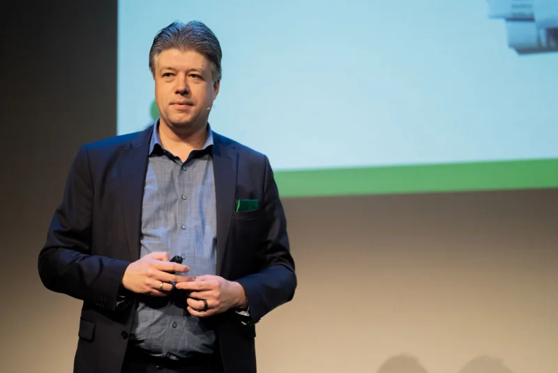 Christian de Kok — notaris — tijdens een kennissessie
